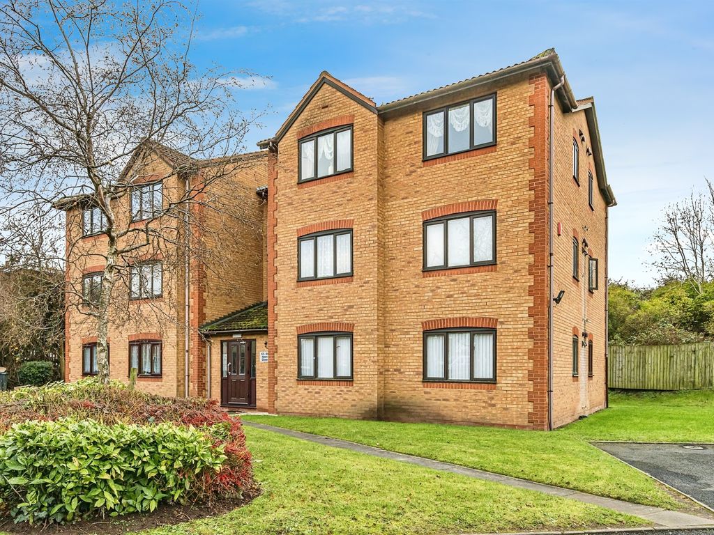 1 bed flat for sale in Avern Close, Tipton DY4, £85,000