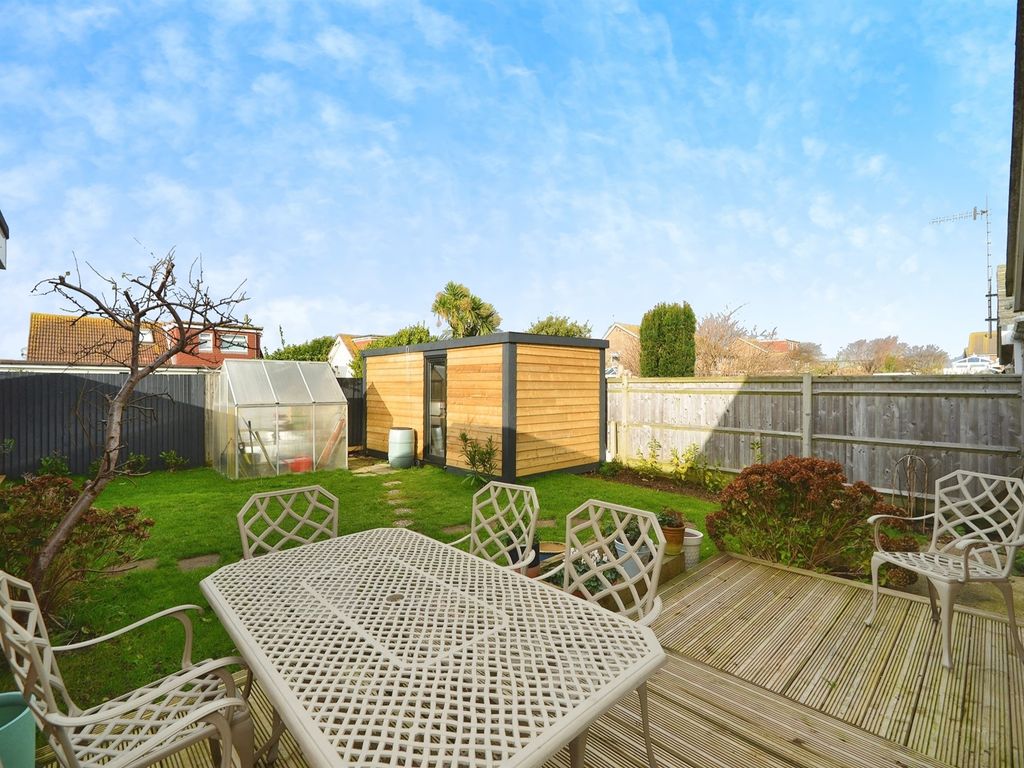 3 bed detached bungalow for sale in Keymer Avenue, Peacehaven BN10, £425,000