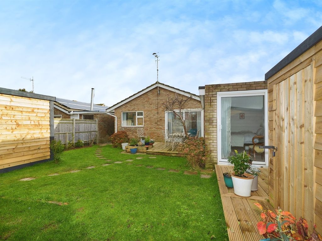 3 bed detached bungalow for sale in Keymer Avenue, Peacehaven BN10, £425,000