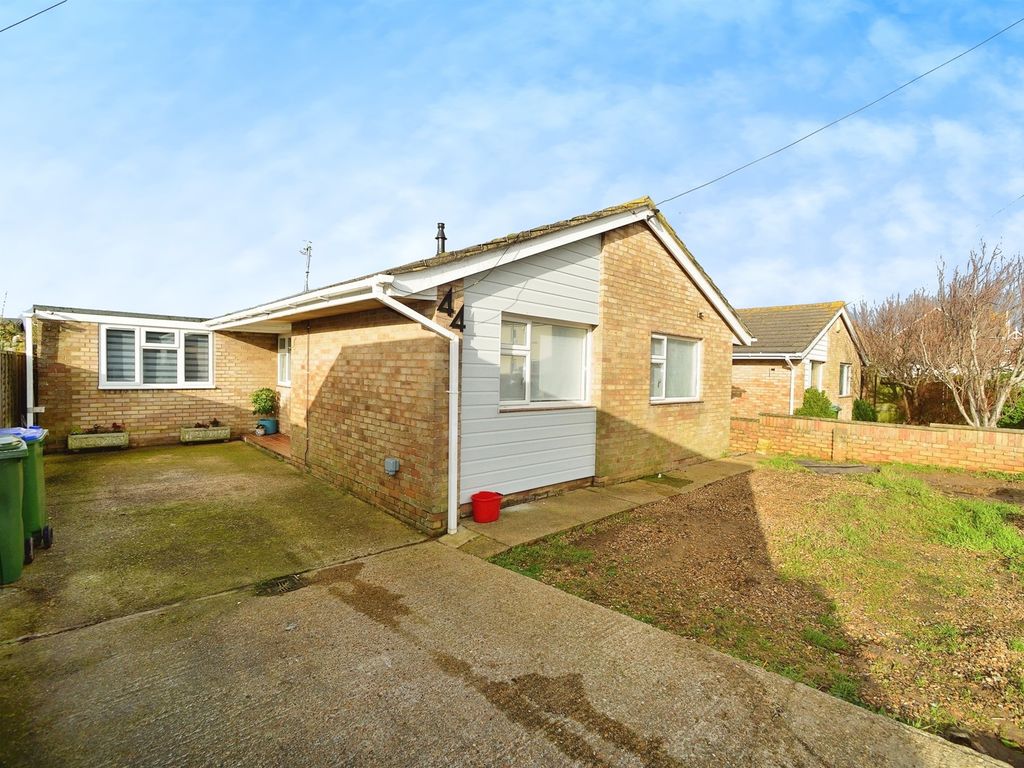 3 bed detached bungalow for sale in Keymer Avenue, Peacehaven BN10, £425,000