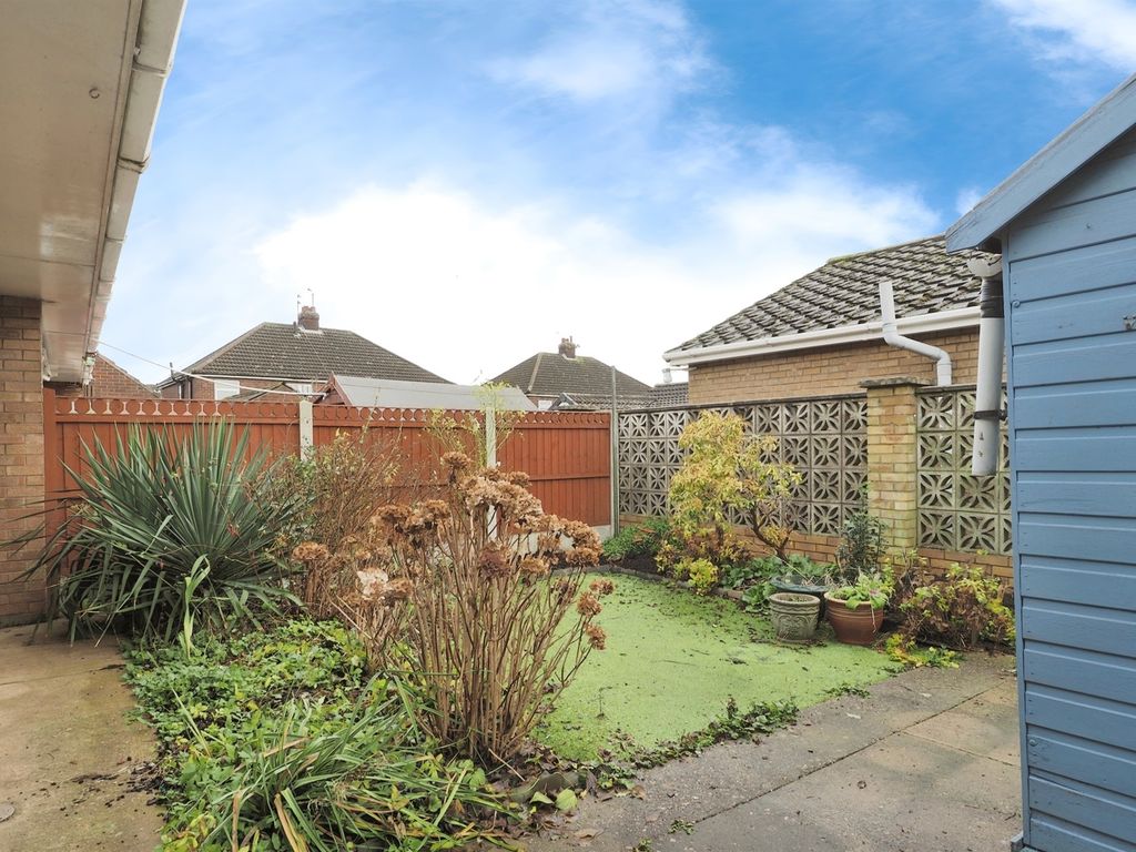 2 bed bungalow for sale in Ancaster Court, Scunthorpe DN17, £80,000