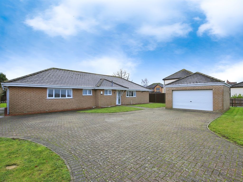 4 bed detached bungalow for sale in March Road, Whittlesey, Peterborough PE7, £420,000