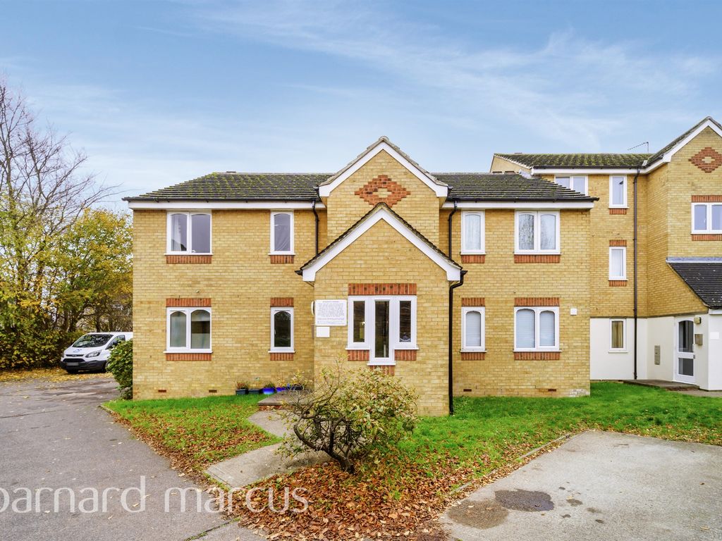 2 bed flat for sale in Redford Close, Feltham TW13, £270,000