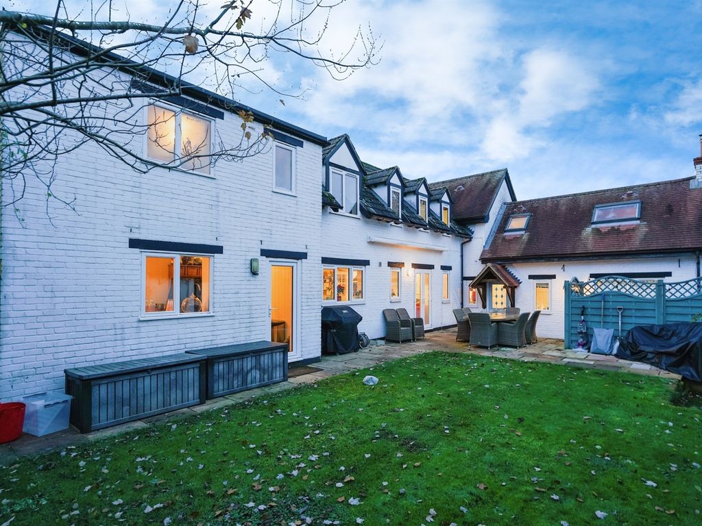 4 bed property for sale in High Street, Fernham, Faringdon SN7, £695,000