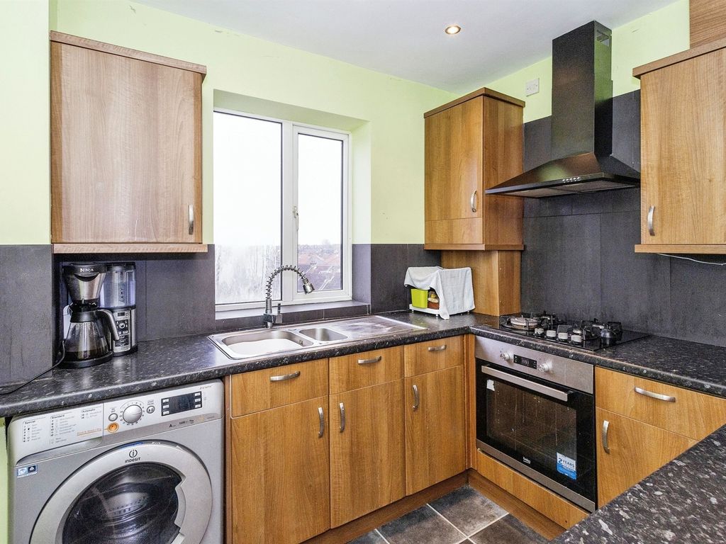 3 bed flat for sale in London Road, Portsmouth PO2, £190,000