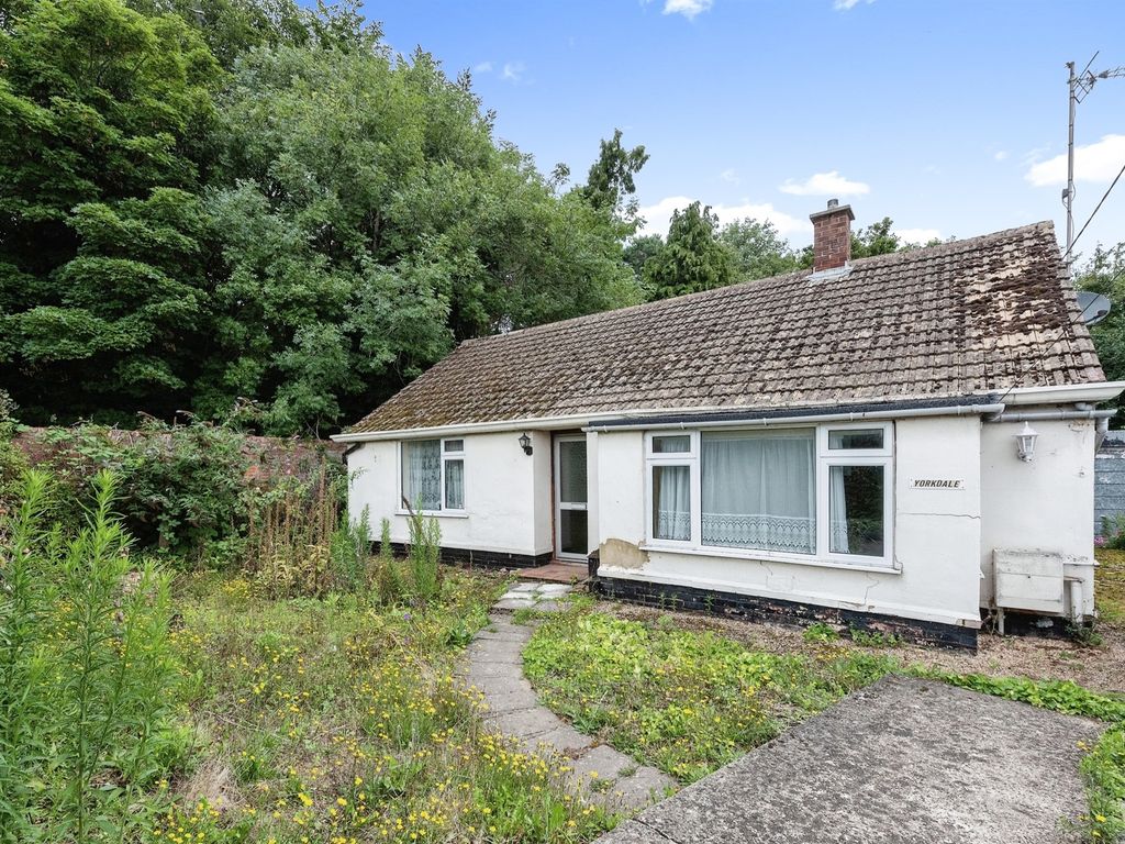2 bed detached bungalow for sale in The Street, Brandon IP27, £160,000