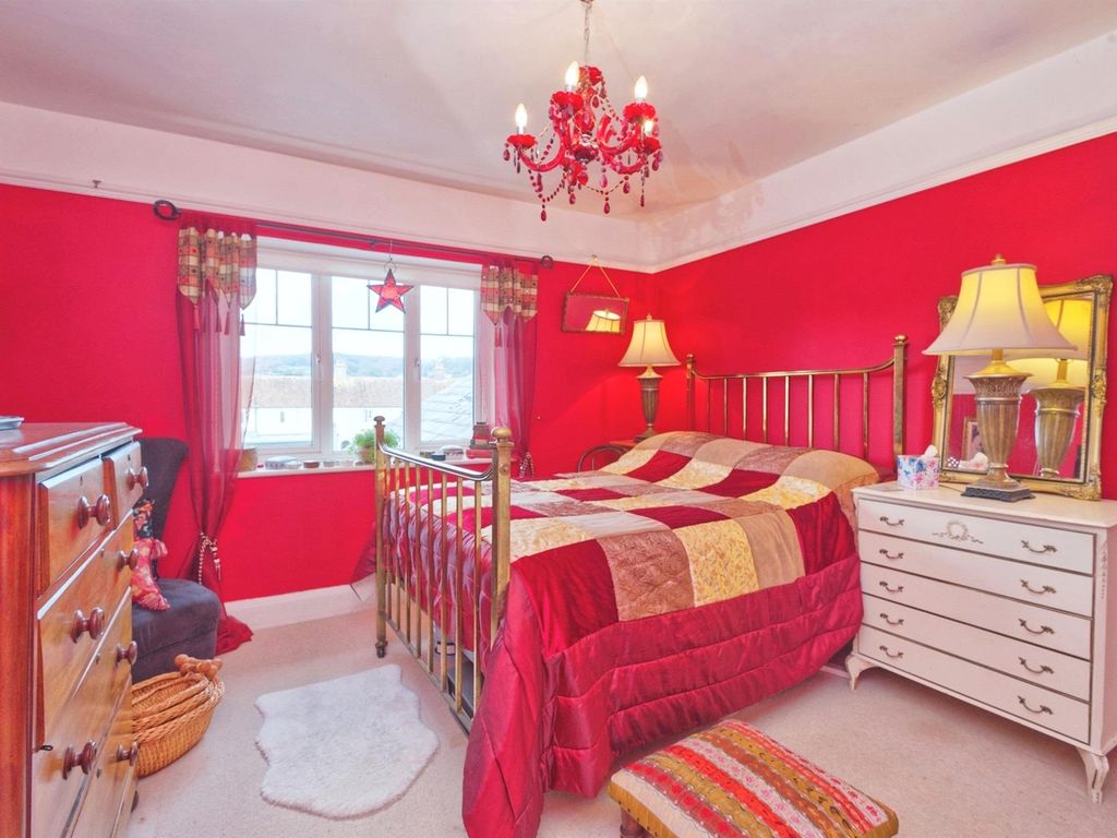 3 bed end terrace house for sale in Marshfield Road, Minehead TA24, £319,950