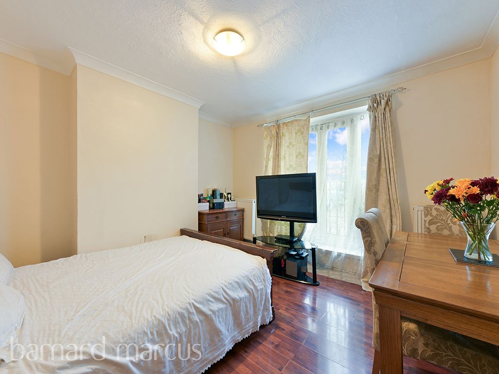 1 bed flat for sale in Lilleshall Road, Morden SM4, £250,000