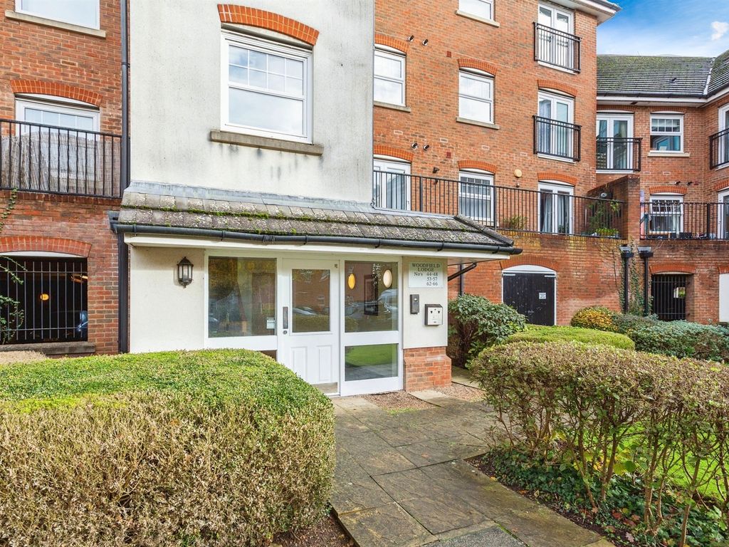 1 bed flat for sale in Woodfield Road, Crawley RH10, £195,000