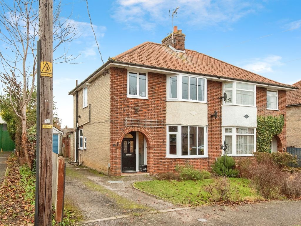 3 bed semi-detached house for sale in Chilton Avenue, Stowmarket IP14, £325,000
