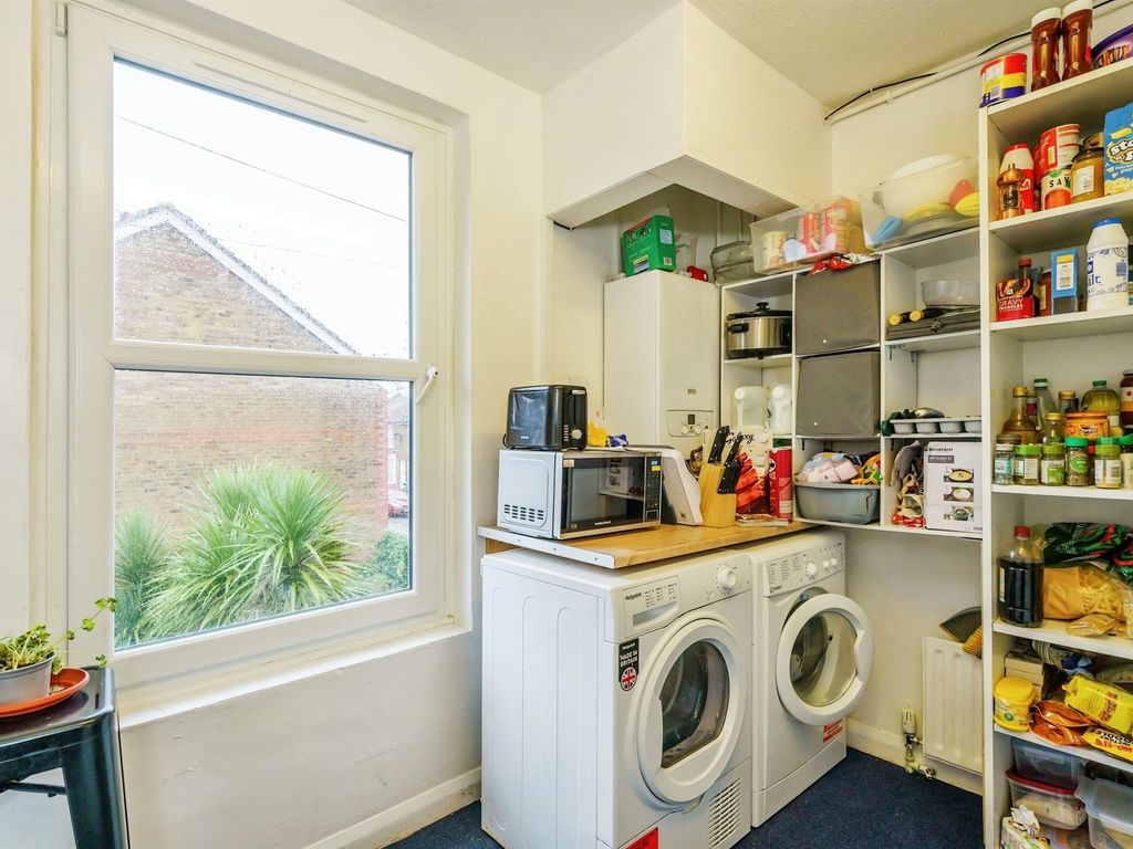 2 bed flat for sale in Ockley Road, Bognor Regis PO21, £160,000