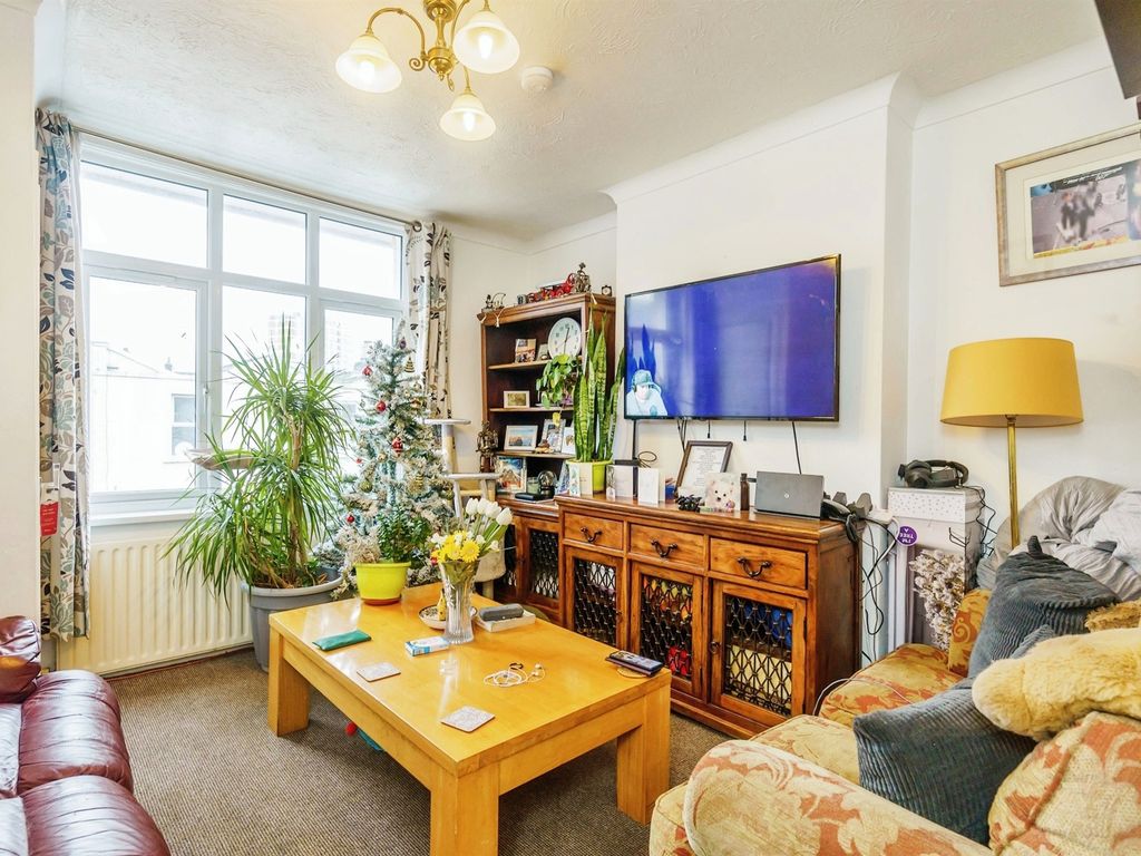 2 bed flat for sale in Ockley Road, Bognor Regis PO21, £160,000