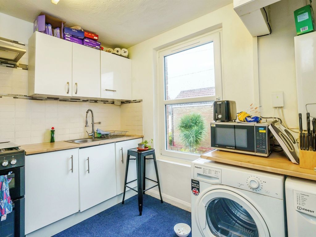 2 bed flat for sale in Ockley Road, Bognor Regis PO21, £160,000