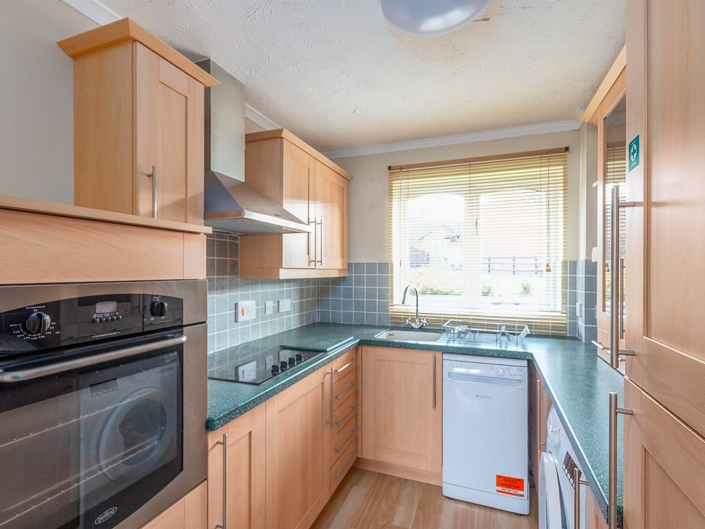 2 bed flat for sale in Newnham Green, Maldon CM9, £170,000