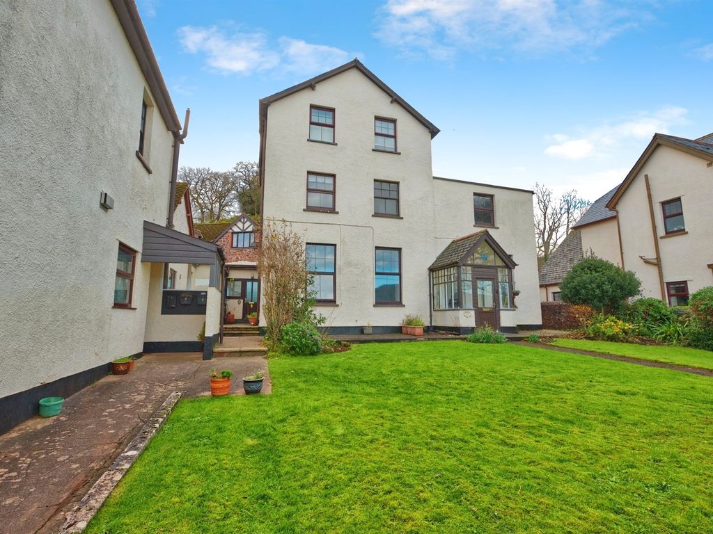 1 bed flat for sale in Hopcott Road, Minehead TA24, £135,000