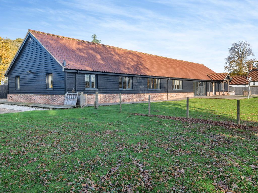 5 bed barn conversion for sale in Rectory Road, Tivetshall St. Mary, Norwich NR15, £800,000