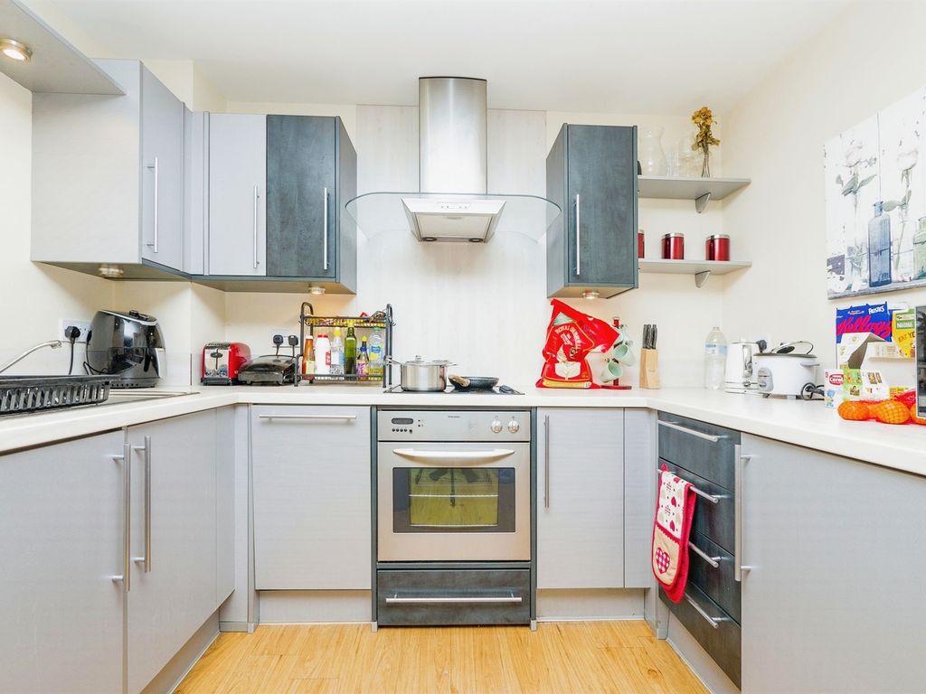 1 bed flat for sale in Churchill Way, Cardiff CF10, £135,000