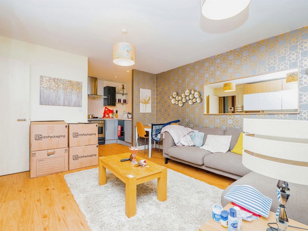 1 bed flat for sale in Churchill Way, Cardiff CF10, £135,000