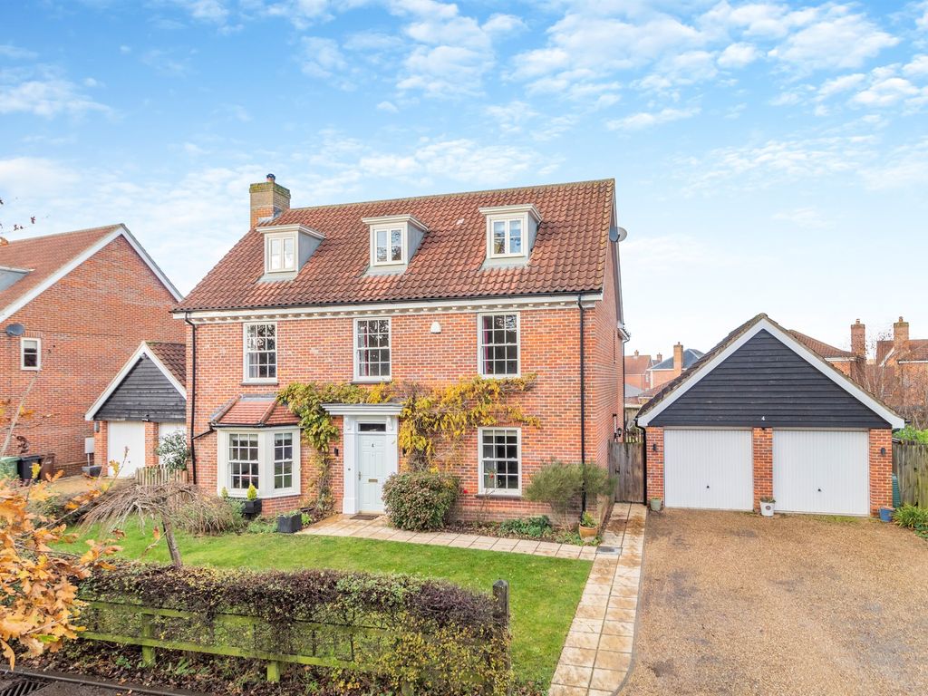 5 bed detached house for sale in Meadows Drive, Mulbarton, Norwich NR14, £700,000