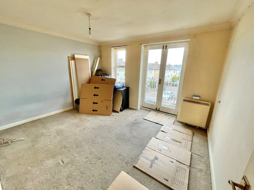 1 bed flat for sale in Stour Road, Harwich CO12, £60,000