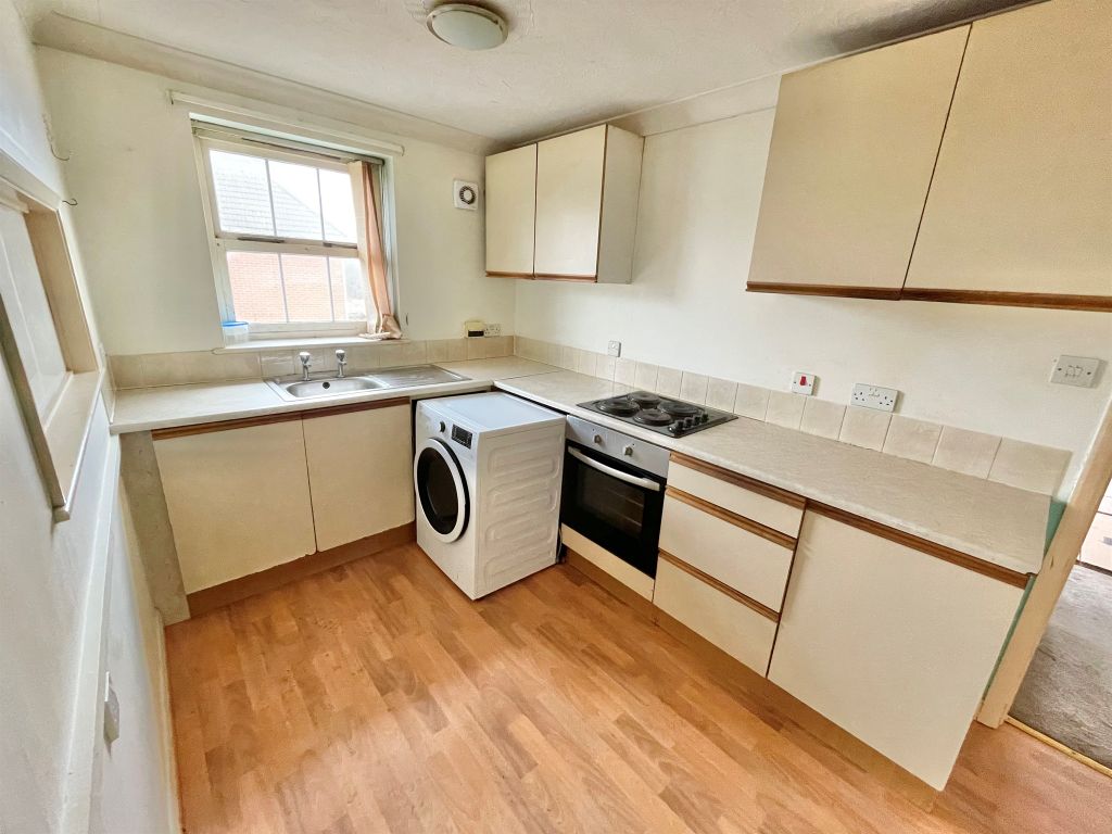 1 bed flat for sale in Stour Road, Harwich CO12, £60,000