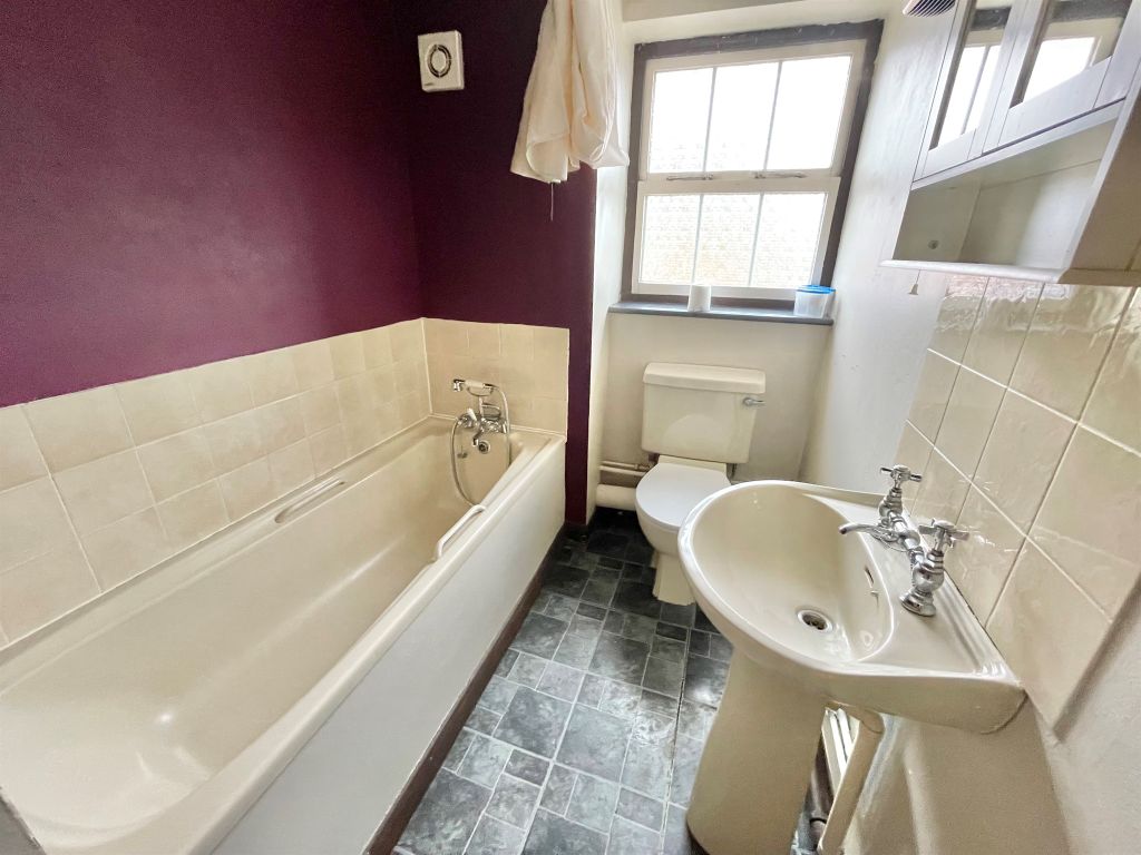 1 bed flat for sale in Stour Road, Harwich CO12, £60,000