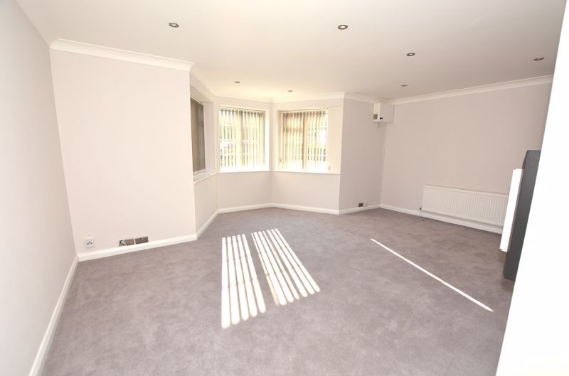 2 bed flat for sale in Amersham Road, Beaconsfield HP9, £369,950