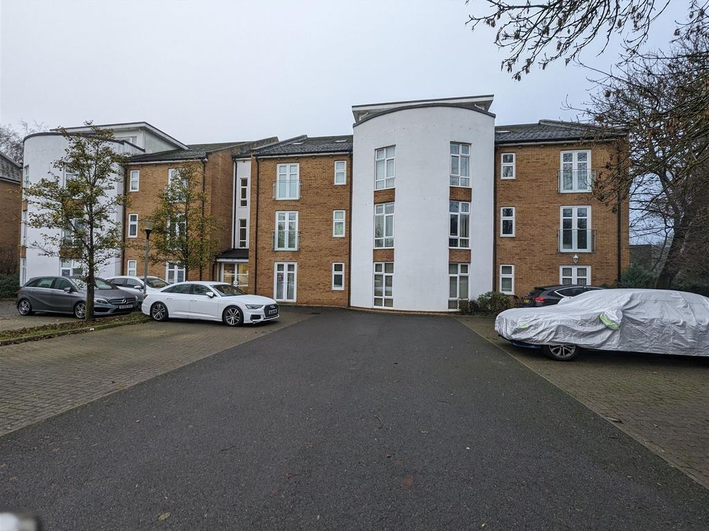 2 bed flat for sale in Green Chare, Darlington DL3, £225,000