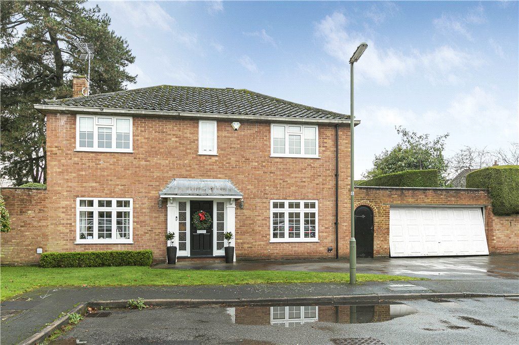 4 bed detached house for sale in Beauforts, Englefield Green, Surrey TW20, £975,000