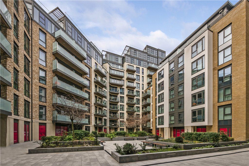 2 bed flat for sale in Juniper Drive, London SW18, £357,500