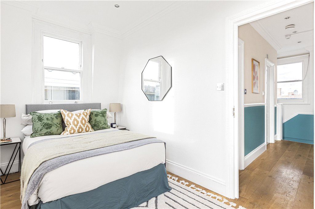 2 bed flat for sale in Balls Pond Road, London N1, £800,000
