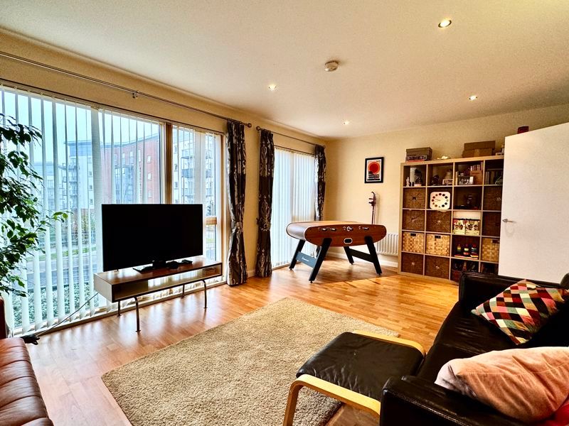 3 bed flat for sale in Pitwines Close, Poole Town Centre BH15, £300,000