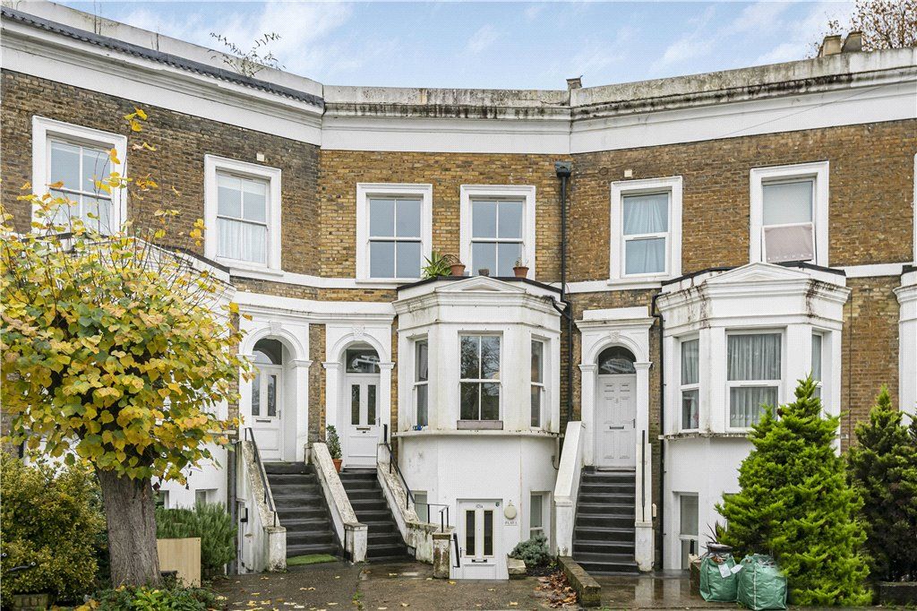 3 bed flat for sale in Millbrook Road, London SW9, £650,000