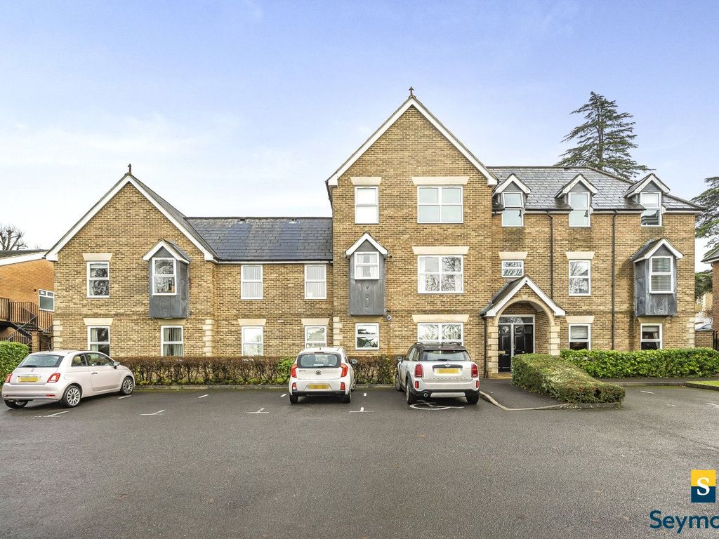 2 bed flat for sale in Guildford, Surrey GU1, £550,000