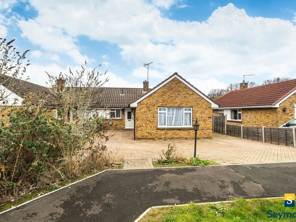 3 bed bungalow for sale in Guildford, Surrey GU3, £499,950