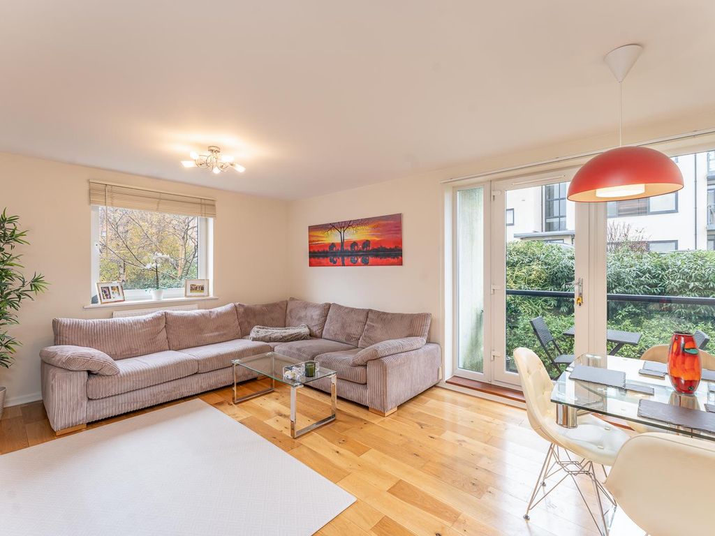 2 bed flat for sale in Peacock Close, Millbrook Park NW7, £499,950