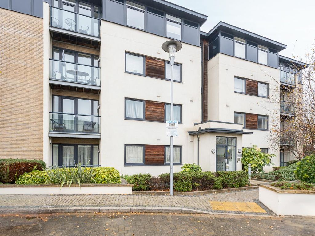 2 bed flat for sale in Peacock Close, Millbrook Park NW7, £499,950