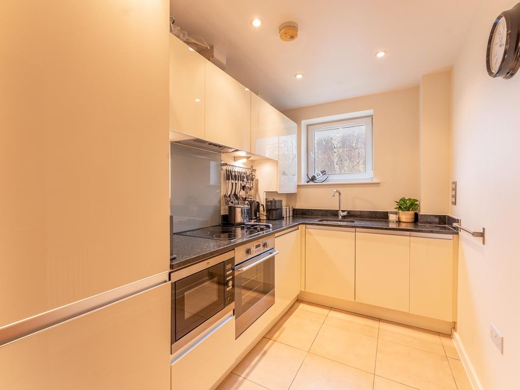 2 bed flat for sale in Peacock Close, Millbrook Park NW7, £499,950