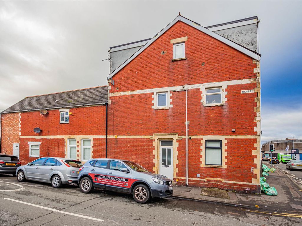 1 bed flat for sale in Leckwith Road, Canton, Cardiff CF11, £140,000