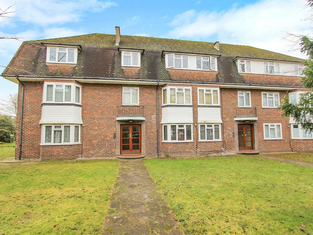 2 bed flat for sale in Eaton Court, Eaton Road, South Sutton SM2, £325,000