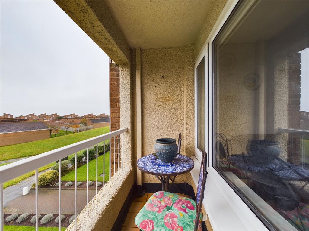 2 bed flat for sale in The Banks, Burbo Way, Wallasey CH45, £125,000