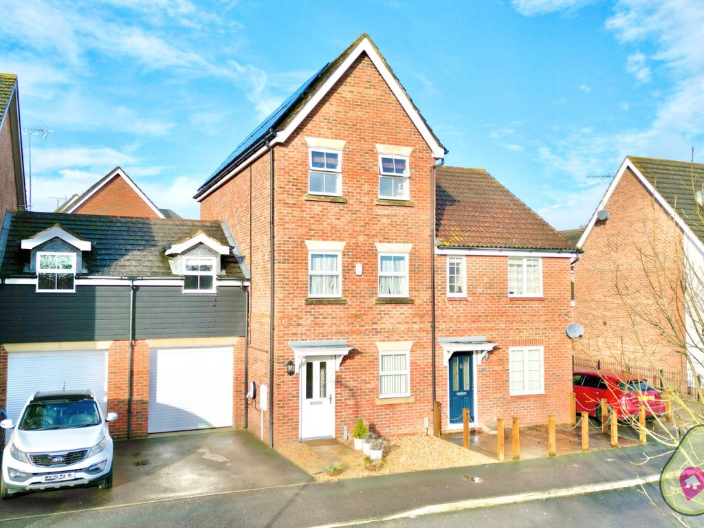 4 bed terraced house for sale in 58, Beatty Rise, Spencers Wood RG7, £475,000