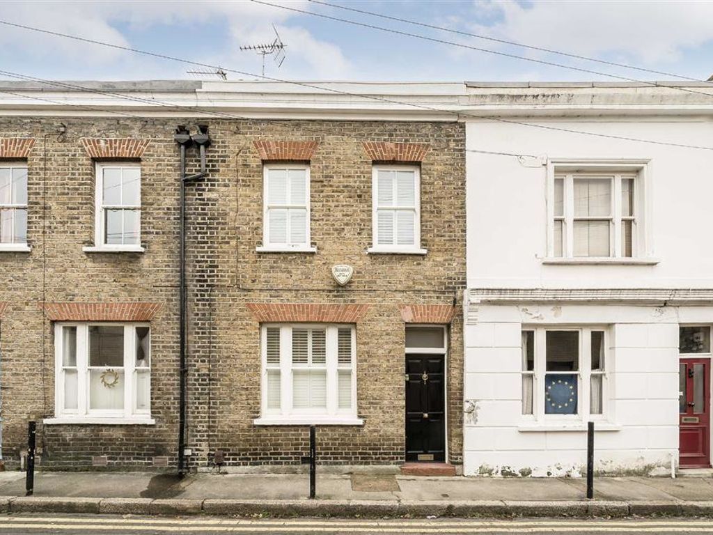 2 bed property for sale in Churchfields, London SE10, £700,000