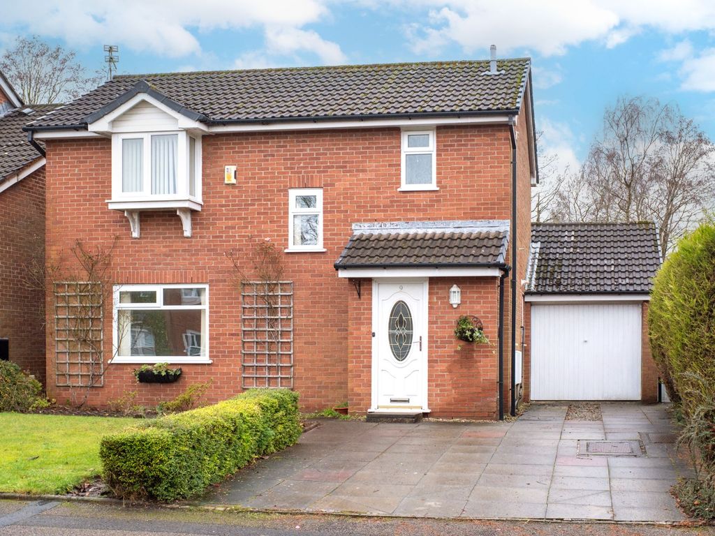 3 bed detached house for sale in Bramley Road, Bolton BL1, £300,000