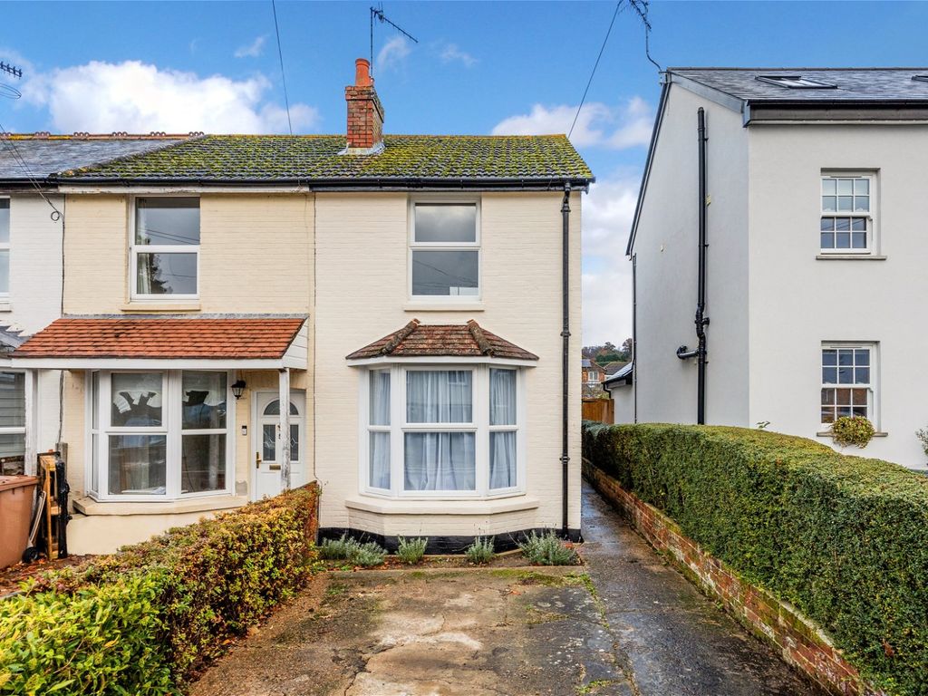 2 bed end terrace house for sale in Reigate, Surrey RH2, £425,000