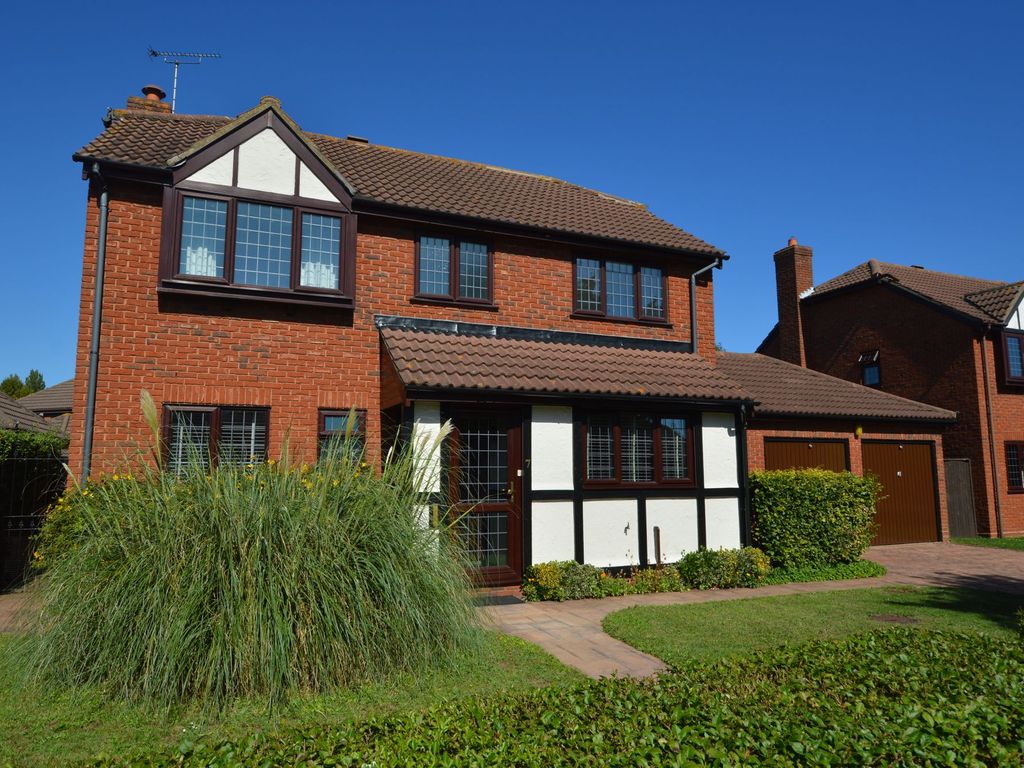 4 bed detached house for sale in Swallow Cliffe, Shoeburyness SS3, £775,000
