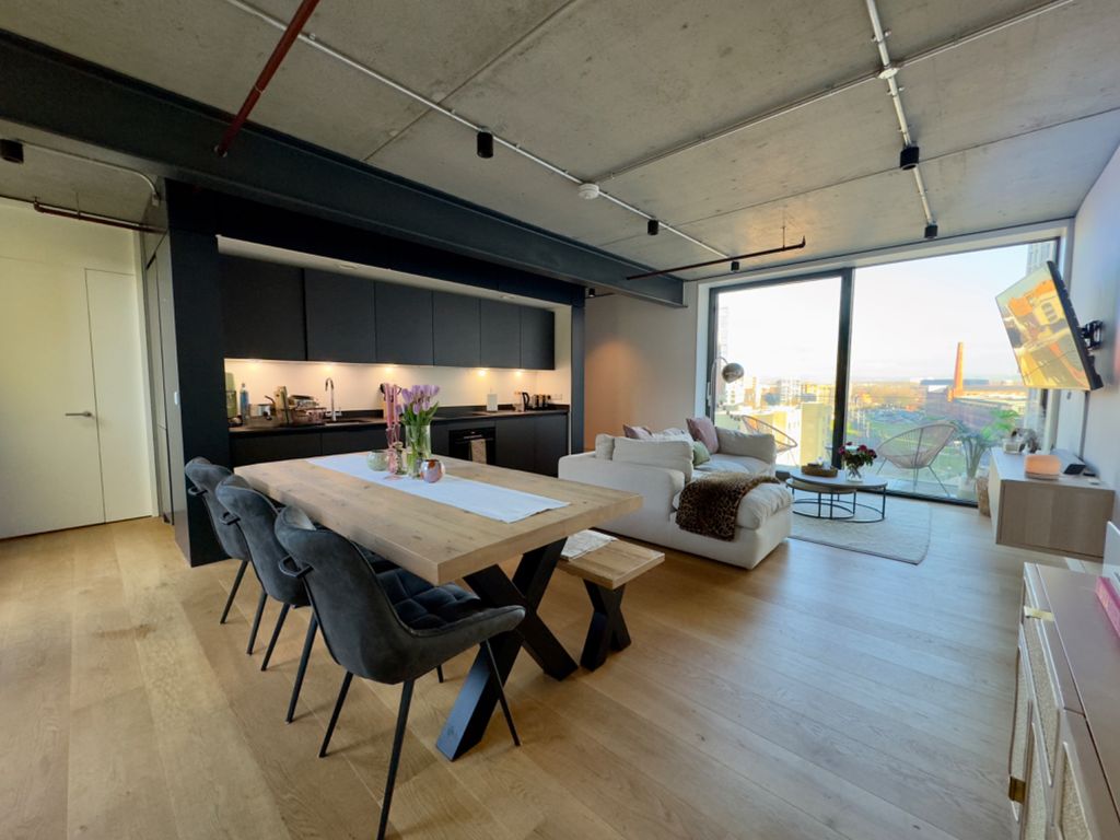 2 bed flat for sale in Chapeltown Street, Manchester M1, £392,000