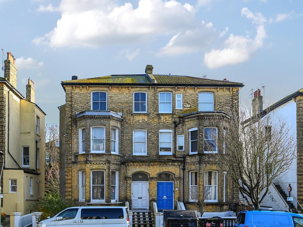 2 bed property for sale in Selborne Road, Hove BN3, £400,000
