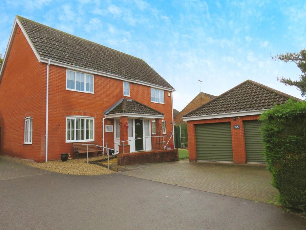 4 bed detached house for sale in Woodcock Rise, Brandon IP27, £395,000