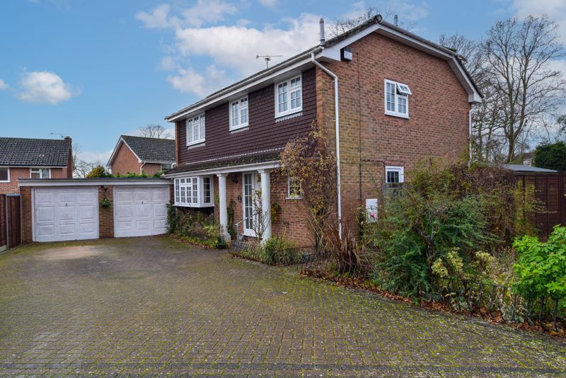 4 bed detached house for sale in Glamis Close, Waterlooville PO7, £525,000